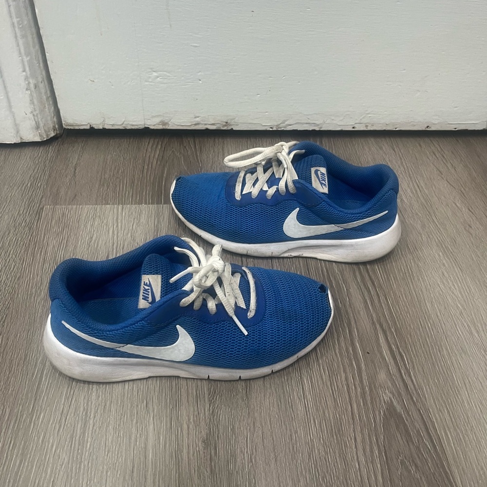 Blue Nike tanjun